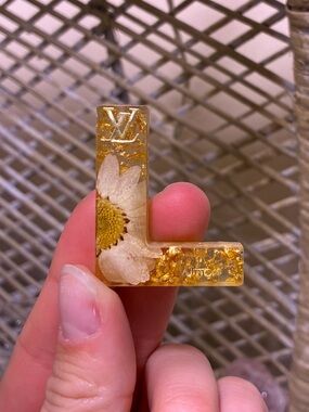 LV L decor trinket flower gold flecks resin